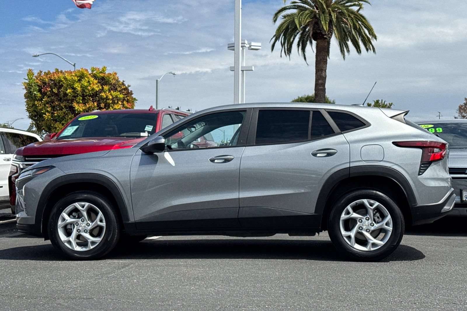 Used 2024 Chevrolet Trax LS w/ LS Convenience Package FWD image 8