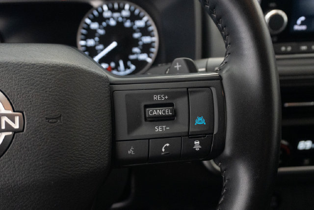Used 2025 Nissan Rogue SV FWD image 15