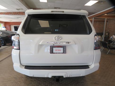Used 2016 Toyota 4Runner SR5 RWD image 5