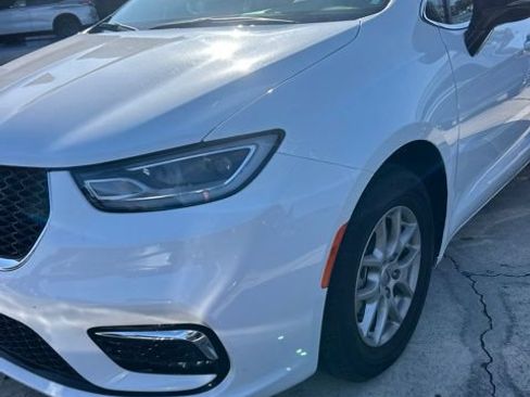 Used 2024 Chrysler Pacifica Touring-L FWD image 29