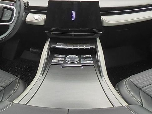 Used 2024 Lincoln Nautilus Reserve AWD/4WD image 22