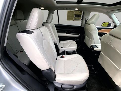 Certified 2024 Toyota Grand Highlander AWD image 19