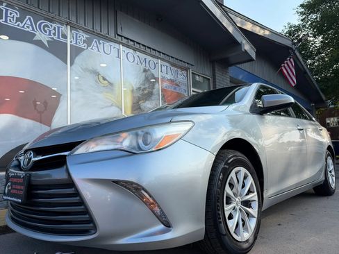 Used 2017 Toyota Camry LE w/ Moonroof Package FWD image 6