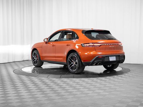 Certified 2024 Porsche Macan S AWD/4WD image 34