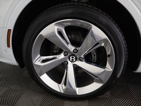 New 2025 Bentley Bentayga Extended Wheelbase image 31