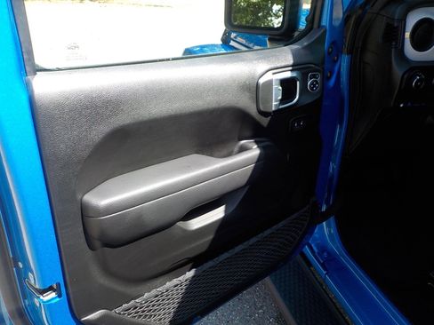 Used 2024 Jeep Wrangler Unlimited w/ Convenience Group image 17