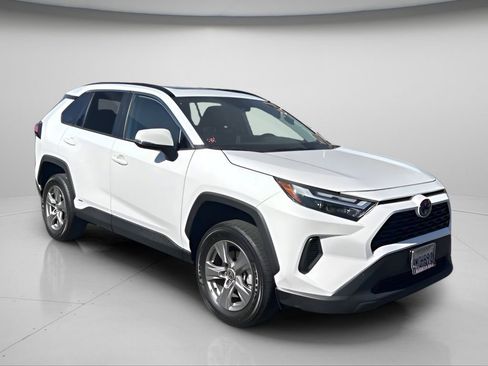 Used 2024 Toyota RAV4 XLE AWD/4WD image 2