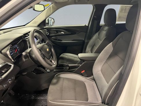 Used 2022 Chevrolet TrailBlazer LT w/ Convenience Package FWD image 11