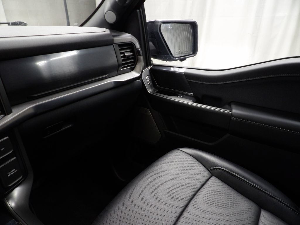 Used 2025 Ford F150 Lariat AWD/4WD image 35
