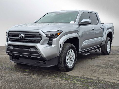 Certified 2025 Toyota Tacoma SR5 image 3