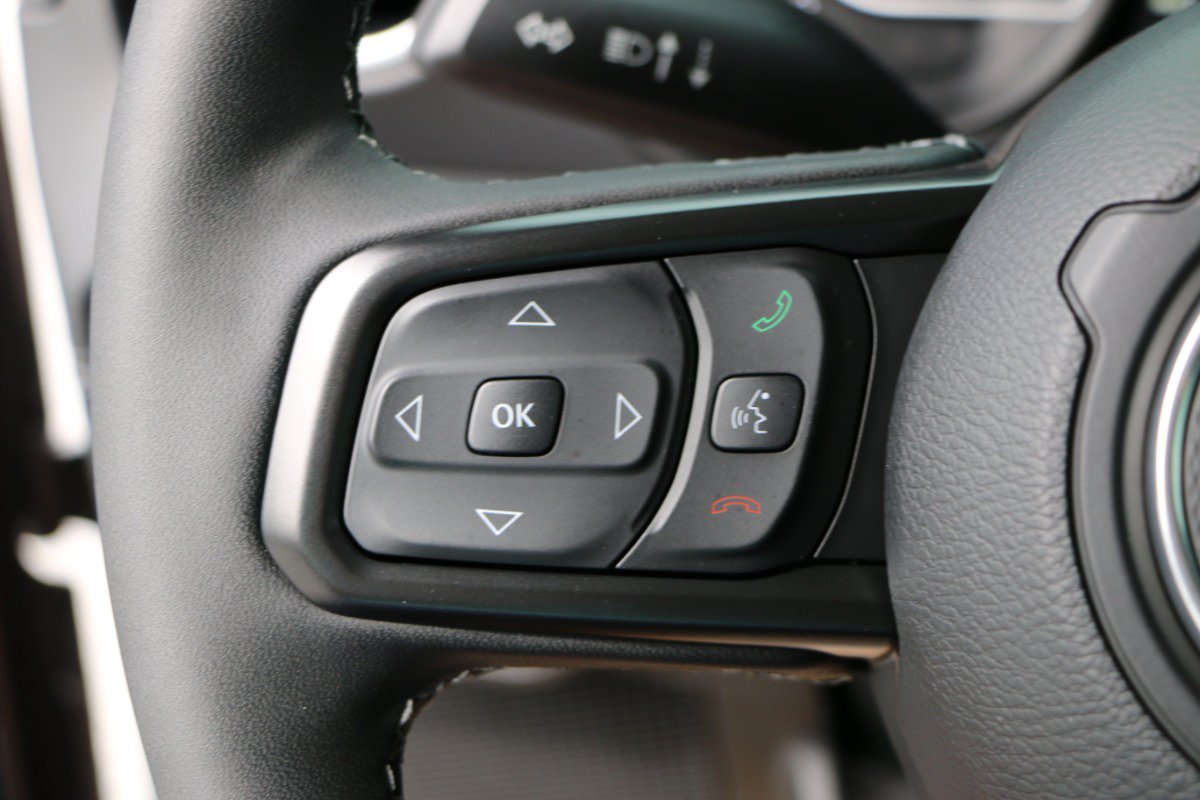 Used 2025 Jeep Gladiator Sport AWD/4WD image 17