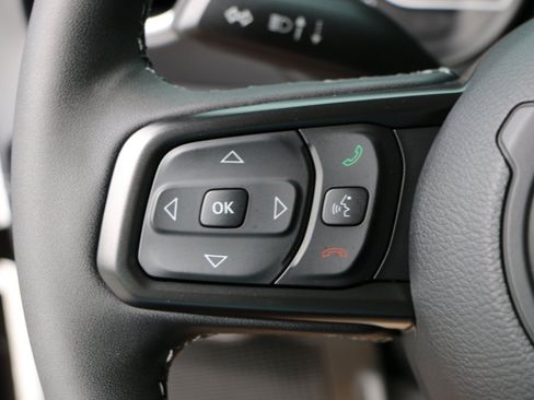 Used 2025 Jeep Gladiator Sport AWD/4WD image 17