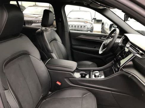 New 2025 Jeep Grand Cherokee 4WD image 31