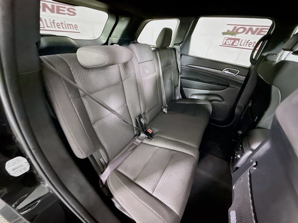 Used 2021 Jeep Grand Cherokee Laredo AWD/4WD image 31