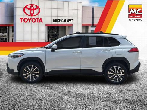 Used 2024 Toyota Corolla Cross XLE FWD image 2