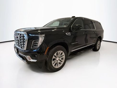 Used 2025 GMC Yukon XL Denali w/ Advanced Technology Package image 3