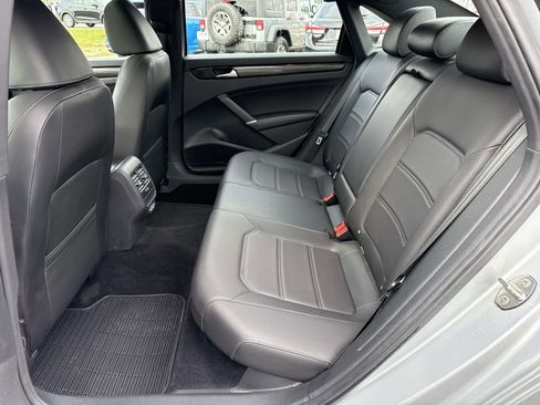 Used 2021 Volkswagen Passat 2.0T R-Line image 28