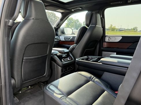 Used 2020 Lincoln Navigator Reserve w/ Luxury Package image 13