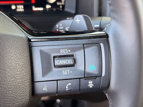 Certified 2025 Nissan Rogue Platinum FWD image 28