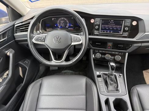 Used 2024 Volkswagen Jetta SE FWD image 25