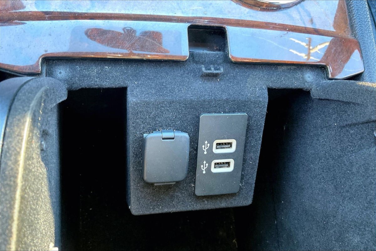 Used 2016 Lincoln Navigator Select RWD image 32
