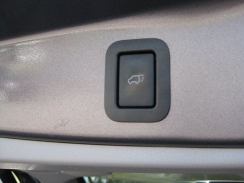 Used 2015 Toyota Highlander Limited Platinum image 34