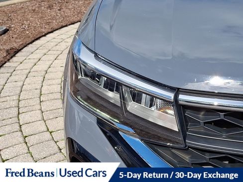 Certified 2023 Volkswagen Taos SE w/ Black Wheel Package image 10