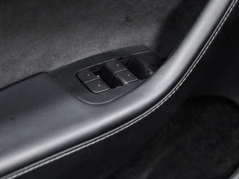 Used 2023 Tesla Model Y Long Range AWD/4WD image 41