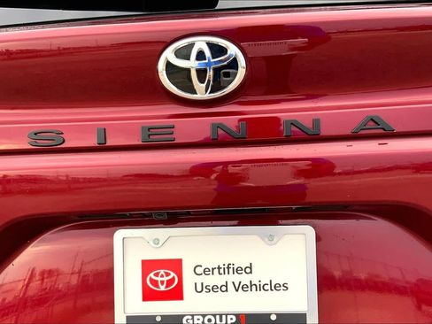 Certified 2026 Toyota Sienna XLE FWD image 10