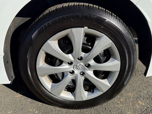 Used 2025 Toyota Corolla LE image 29