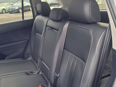 Used 2022 Volkswagen Tiguan SE AWD/4WD image 33