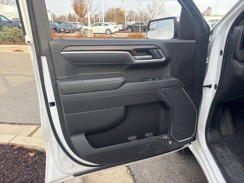 Used 2025 GMC Sierra 1500 SLT AWD/4WD image 9