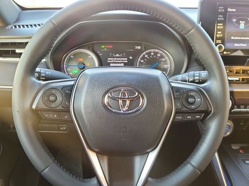 Used 2022 Toyota Venza XLE image 15