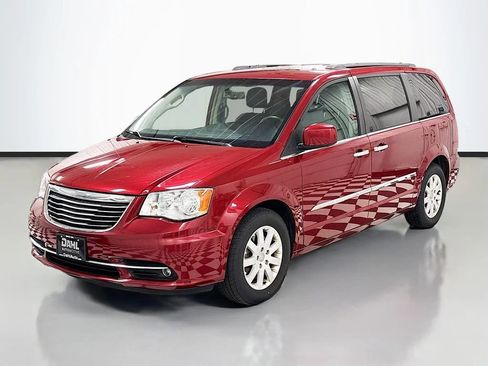 Used 2015 Chrysler Town & Country Touring w/ Driver Convenience Group FWD image 4