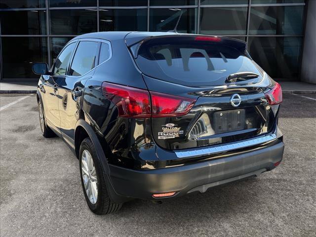 Used 2018 Nissan Rogue Sport S w/ S Appearance Package FWD image 3