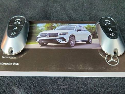 Used 2024 Mercedes-Benz GLC 300 4MATIC image 56