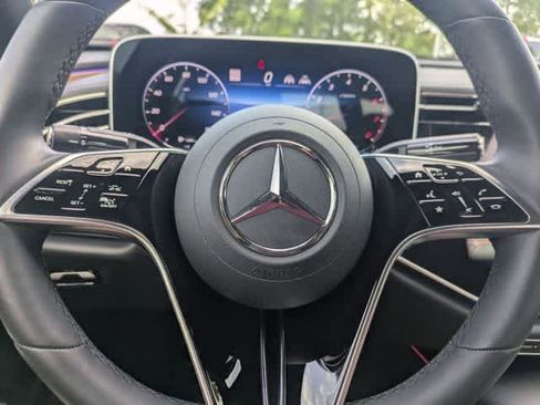 Used 2025 Mercedes-Benz E 350 4MATIC Sedan image 23