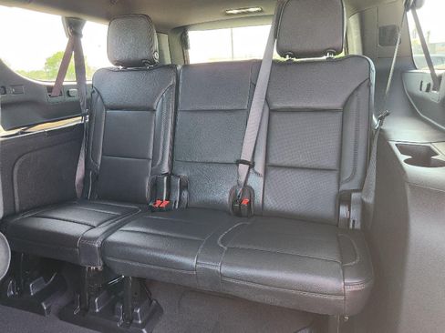 Used 2025 GMC Yukon XL Denali AWD/4WD image 24