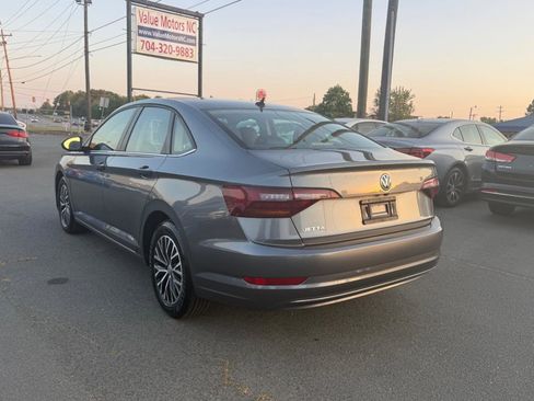Used 2019 Volkswagen Jetta SE FWD image 4