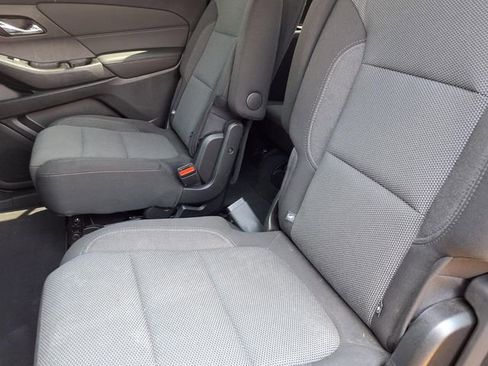 Used 2023 Chevrolet Traverse LT FWD image 7