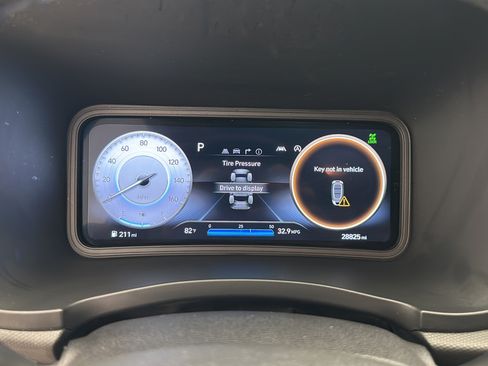 Used 2023 Hyundai Kona Limited w/ Cargo Package AWD/4WD image 17