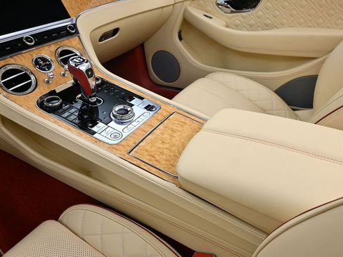 Used 2021 Bentley Continental GT image 19