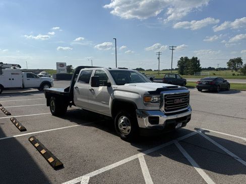Used 2019 GMC Sierra 3500 4x4 Crew Cab w/ Sierra Convenience Package image 3