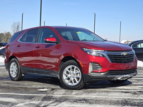Used 2022 Chevrolet Equinox LT image 2