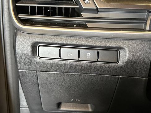 Used 2024 Kia Telluride LX AWD/4WD image 18