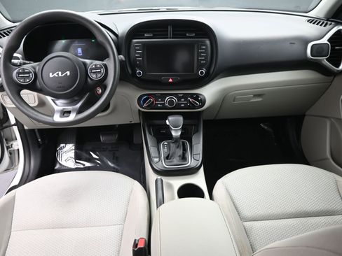 Used 2024 Kia Soul LX w/ Option Group 015 FWD image 14