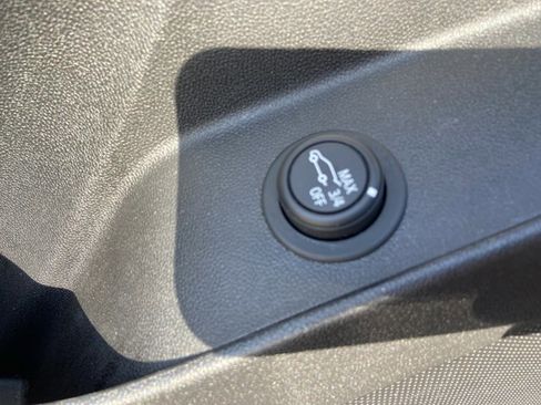 Used 2024 Chevrolet Equinox LT image 47