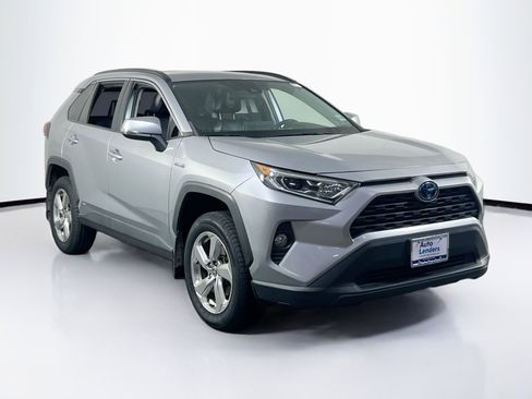 Used 2021 Toyota RAV4 XLE Premium image 3