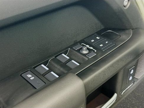 Used 2025 Land Rover Defender 110 S image 19