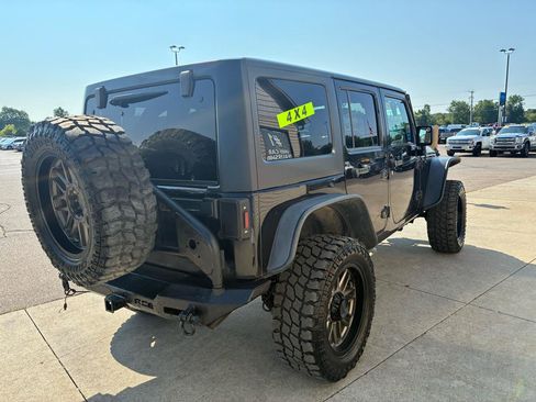 Used 2014 Jeep Wrangler Unlimited Rubicon w/ Connectivity Group AWD/4WD image 5